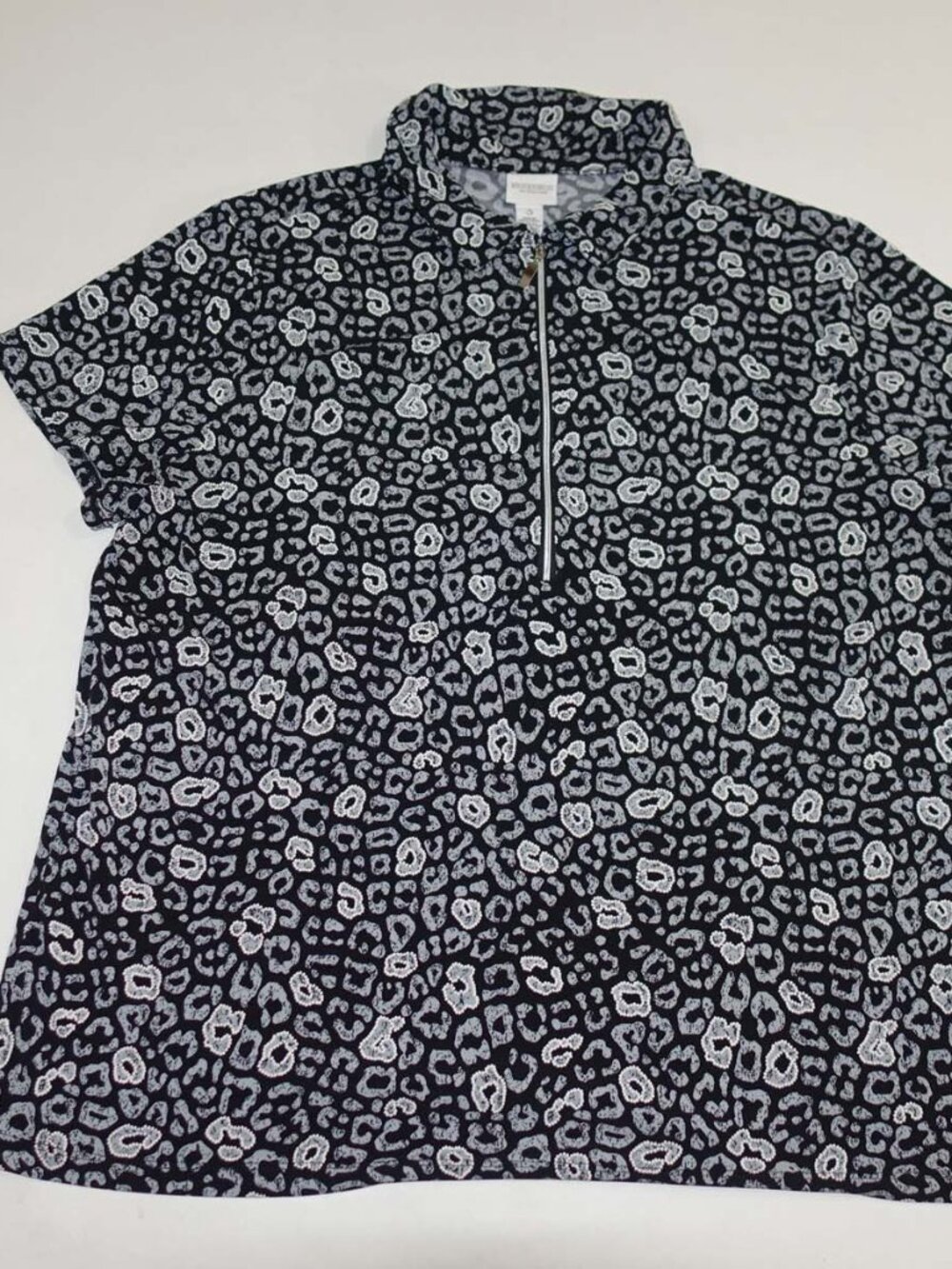 Chico's Women's Weekends 1/2 Zip Blouse Size 3 / 16 Short Sleeves Top Shirt